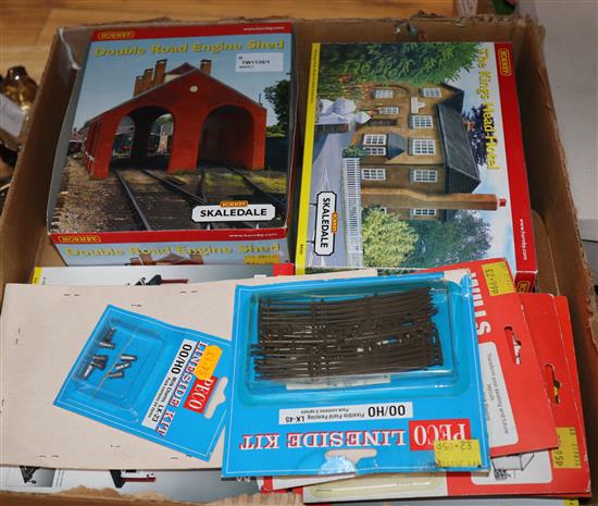 Hornby 00 gauge, a large collection of models and accessories,